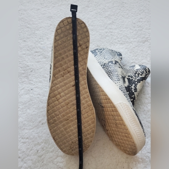 Steve Madden Women’s Wrangle snake print platform high top sneakers US 7 M - Picture 9 of 14